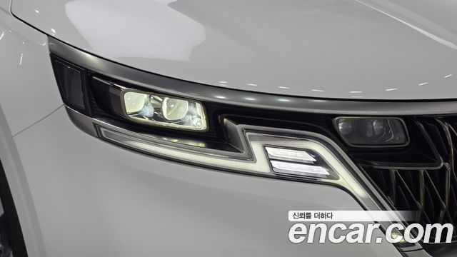 Kia Canival 2023 — photo 8