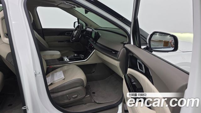 Kia Canival 2023 — photo 16