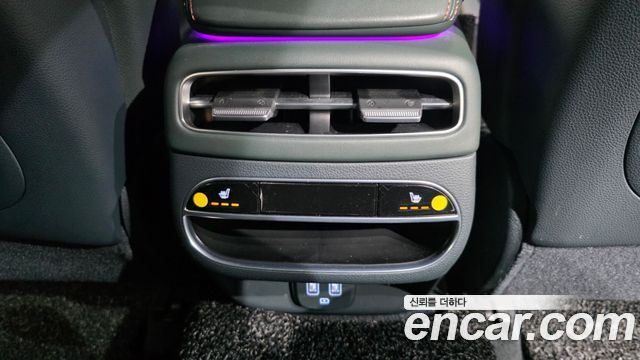 Genesis GV70 2021 — photo 25