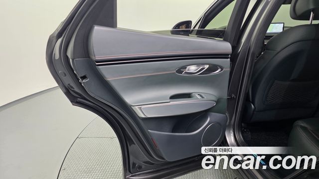 Genesis GV70 2021 — photo 15