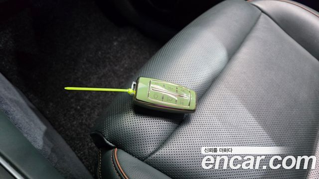 Genesis GV70 2021 — photo 27