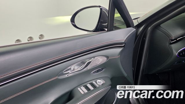 Genesis GV70 2021 — photo 35