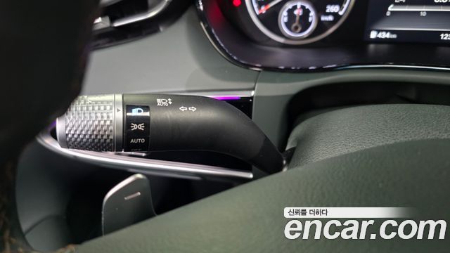 Genesis GV70 2021 — photo 36