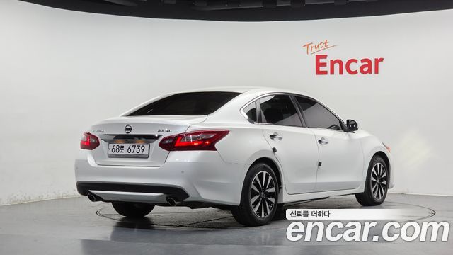 Nissan Altima 2018 — photo 2