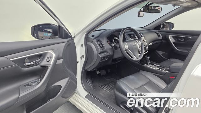 Nissan Altima 2018 — photo 13