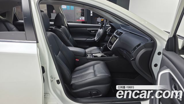 Nissan Altima 2018 — photo 17