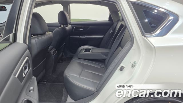 Nissan Altima 2018 — photo 18