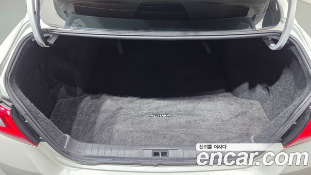 Nissan Altima 2018 — photo 26