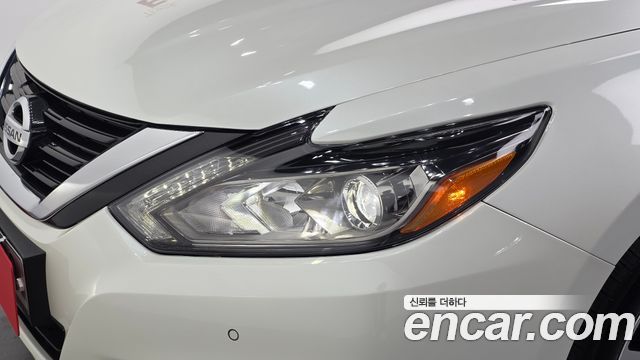 Nissan Altima 2018 — photo 8