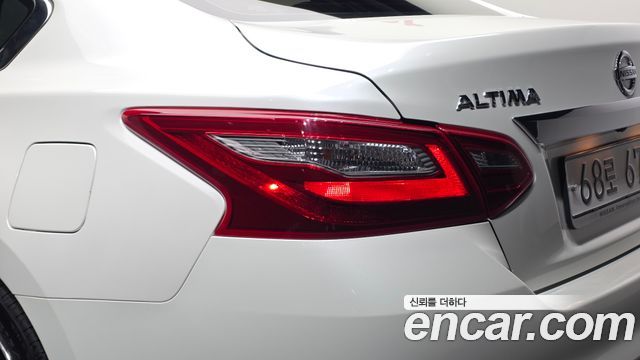 Nissan Altima 2018 — photo 9