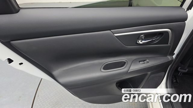 Nissan Altima 2018 — photo 15