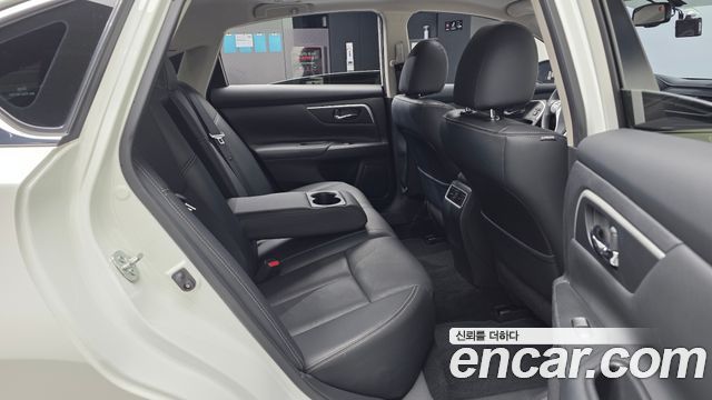 Nissan Altima 2018 — photo 16
