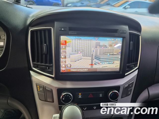 Hyundai Starex 2017 — photo 10