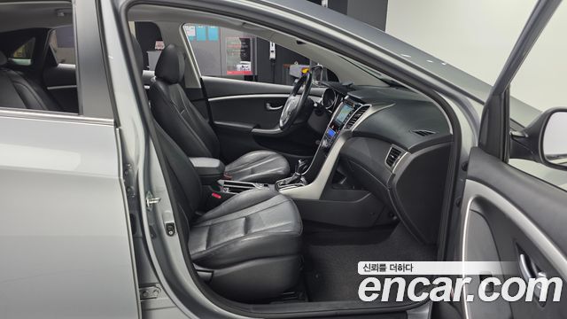 Hyundai i30 2016 — photo 17