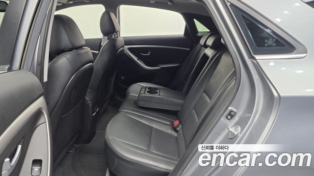Hyundai i30 2016 — photo 18