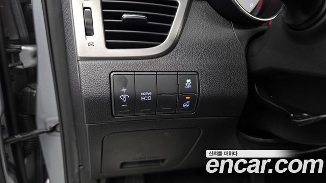 Hyundai i30 2016 — photo 24