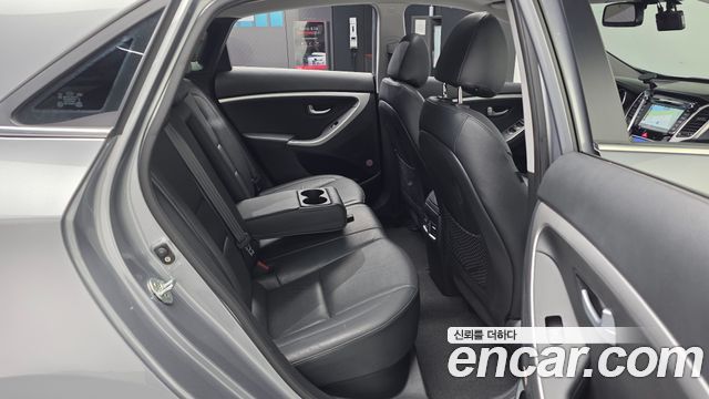 Hyundai i30 2016 — photo 16