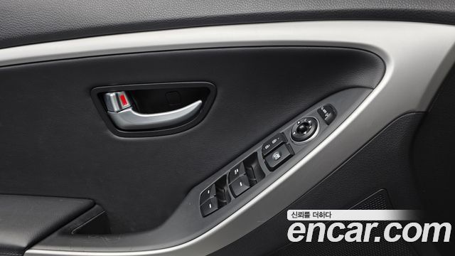Hyundai i30 2016 — photo 27