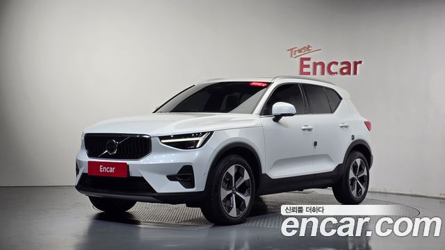 Volvo XC40 2025 — photo 32