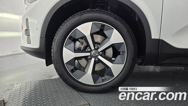 Volvo XC40 2025 — photo 5