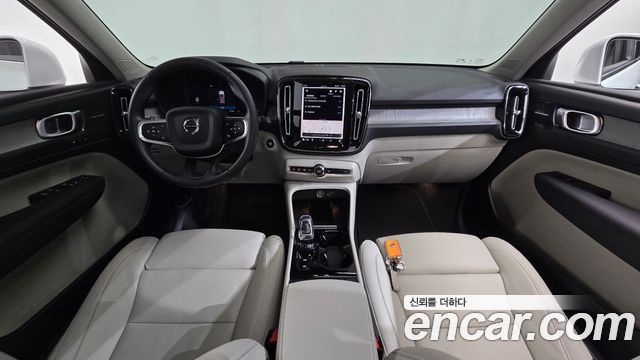 Volvo XC40 2025 — photo 10