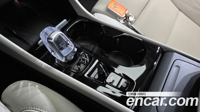 Volvo XC40 2025 — photo 12