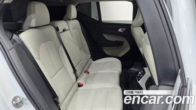 Volvo XC40 2025 — photo 17