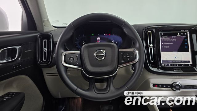 Volvo XC40 2025 — photo 18