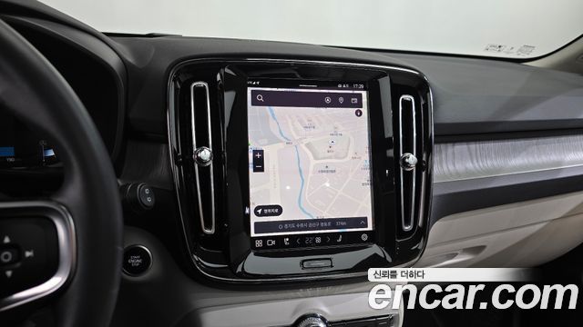 Volvo XC40 2025 — photo 19