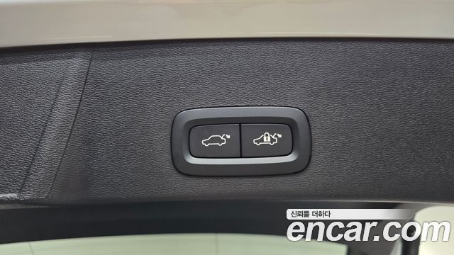 Volvo XC40 2025 — photo 25