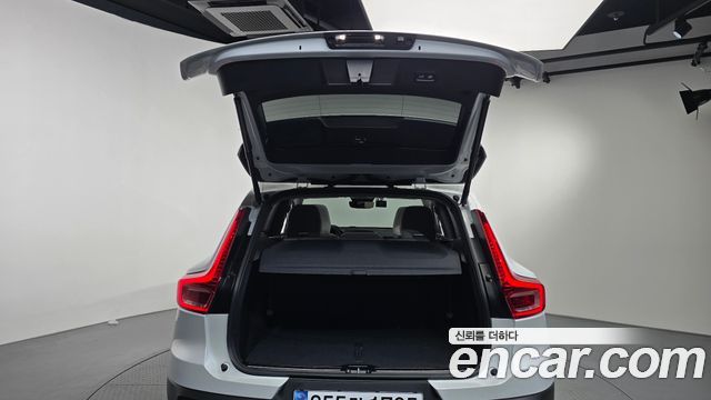 Volvo XC40 2025 — photo 26