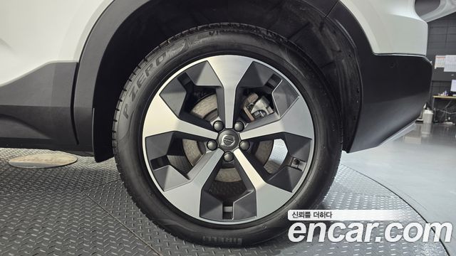 Volvo XC40 2025 — photo 7