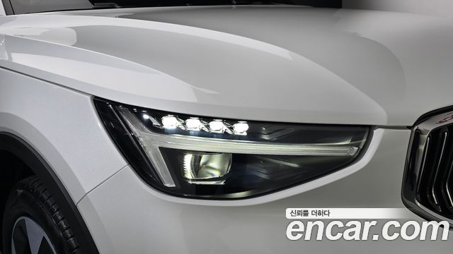 Volvo XC40 2025 — photo 8