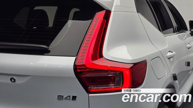 Volvo XC40 2025 — photo 9