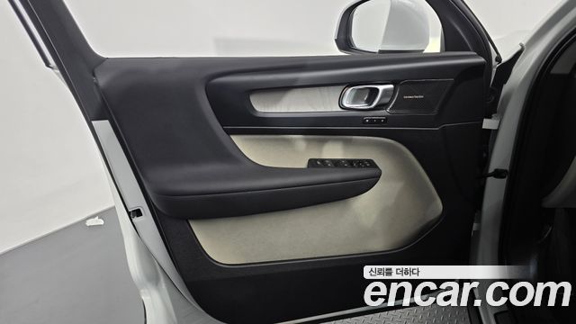 Volvo XC40 2025 — photo 14
