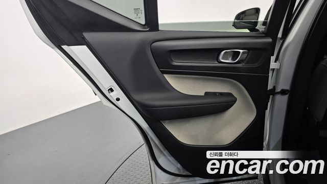 Volvo XC40 2025 — photo 15