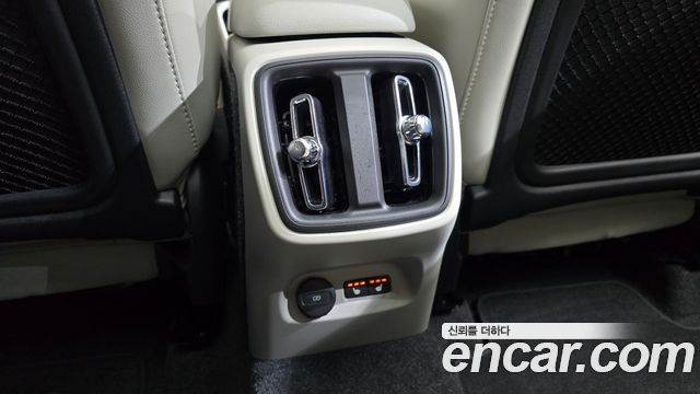 Volvo XC40 2025 — photo 30