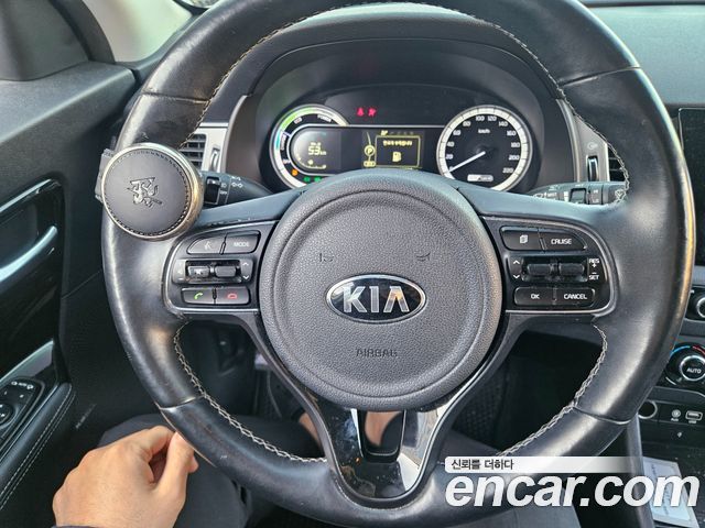 Kia Niro 2017 — photo 10