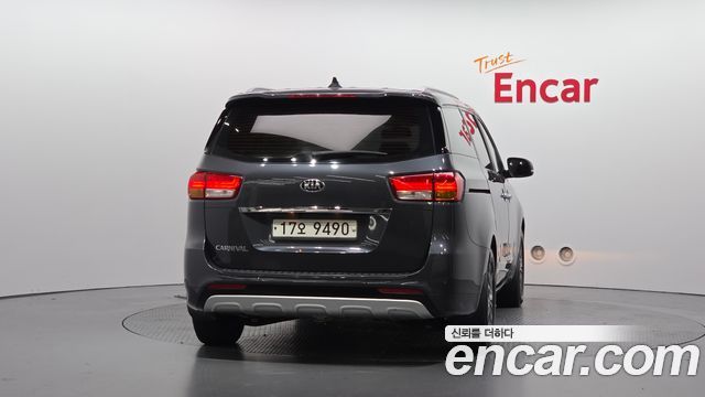 Kia Canival 2015 — photo 4