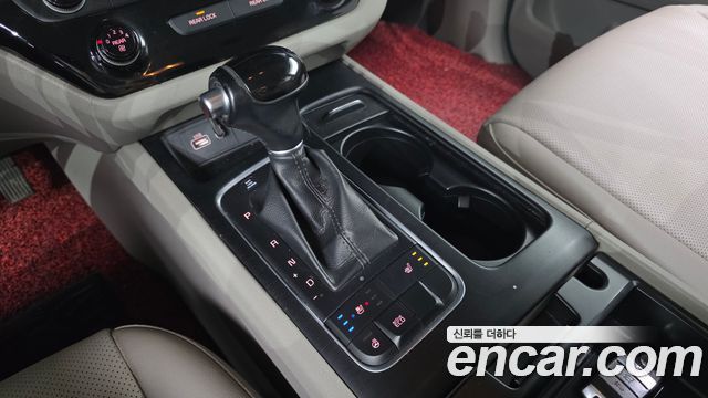 Kia Canival 2015 — photo 9