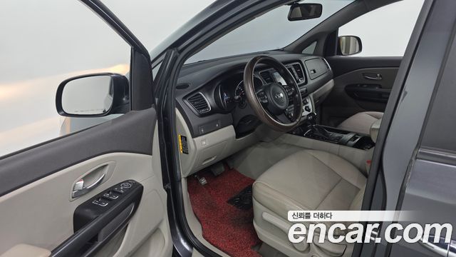 Kia Canival 2015 — photo 10