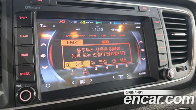 Kia Canival 2015 — photo 12