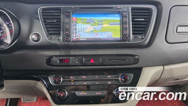 Kia Canival 2015 — photo 13