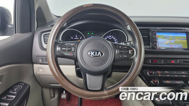 Kia Canival 2015 — photo 14