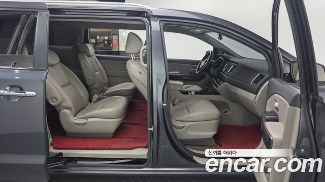 Kia Canival 2015 — photo 19