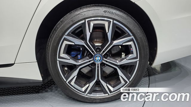 BMW i4 2023 — photo 7