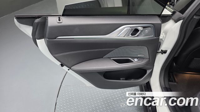 BMW i4 2023 — photo 15
