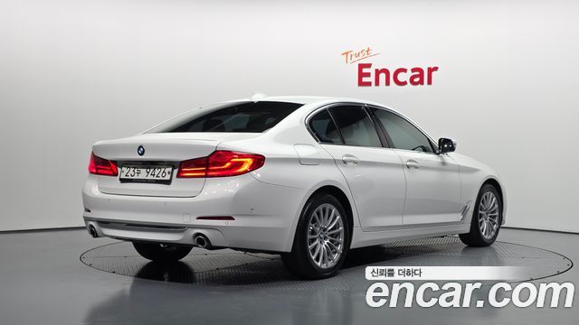 BMW 5-Series 2019 — photo 2
