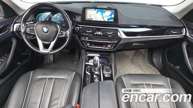 BMW 5-Series 2019 — photo 10