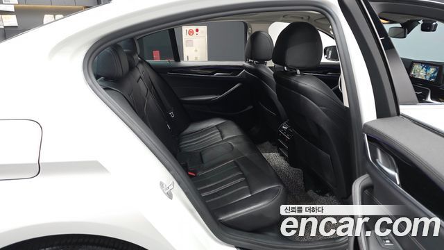 BMW 5-Series 2019 — photo 18